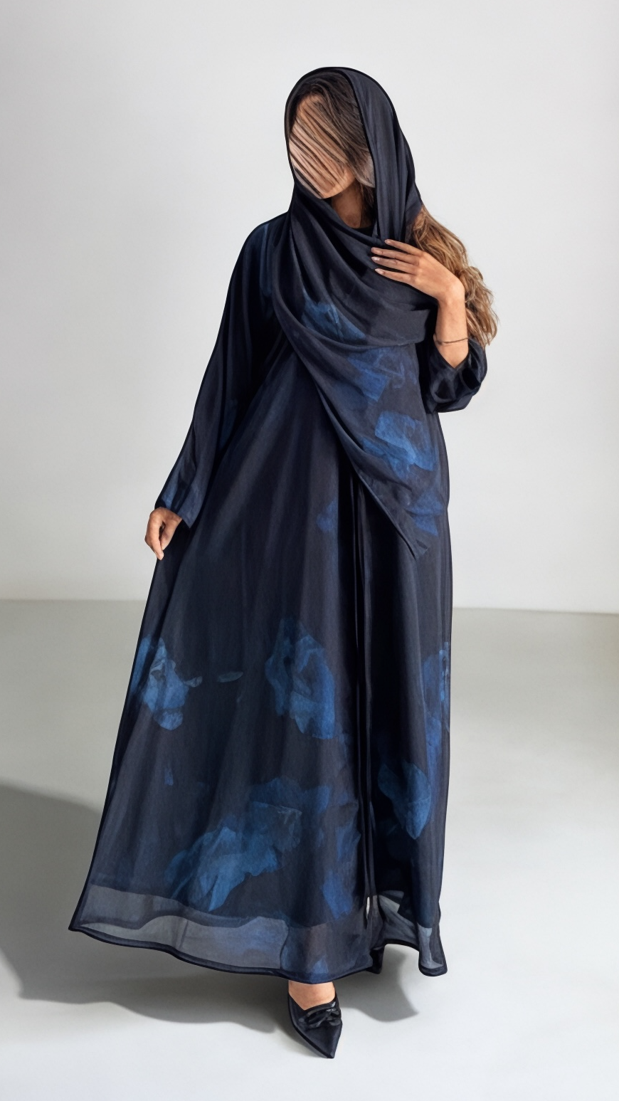 عبايه شيفون مطبوع ورود زرقاء