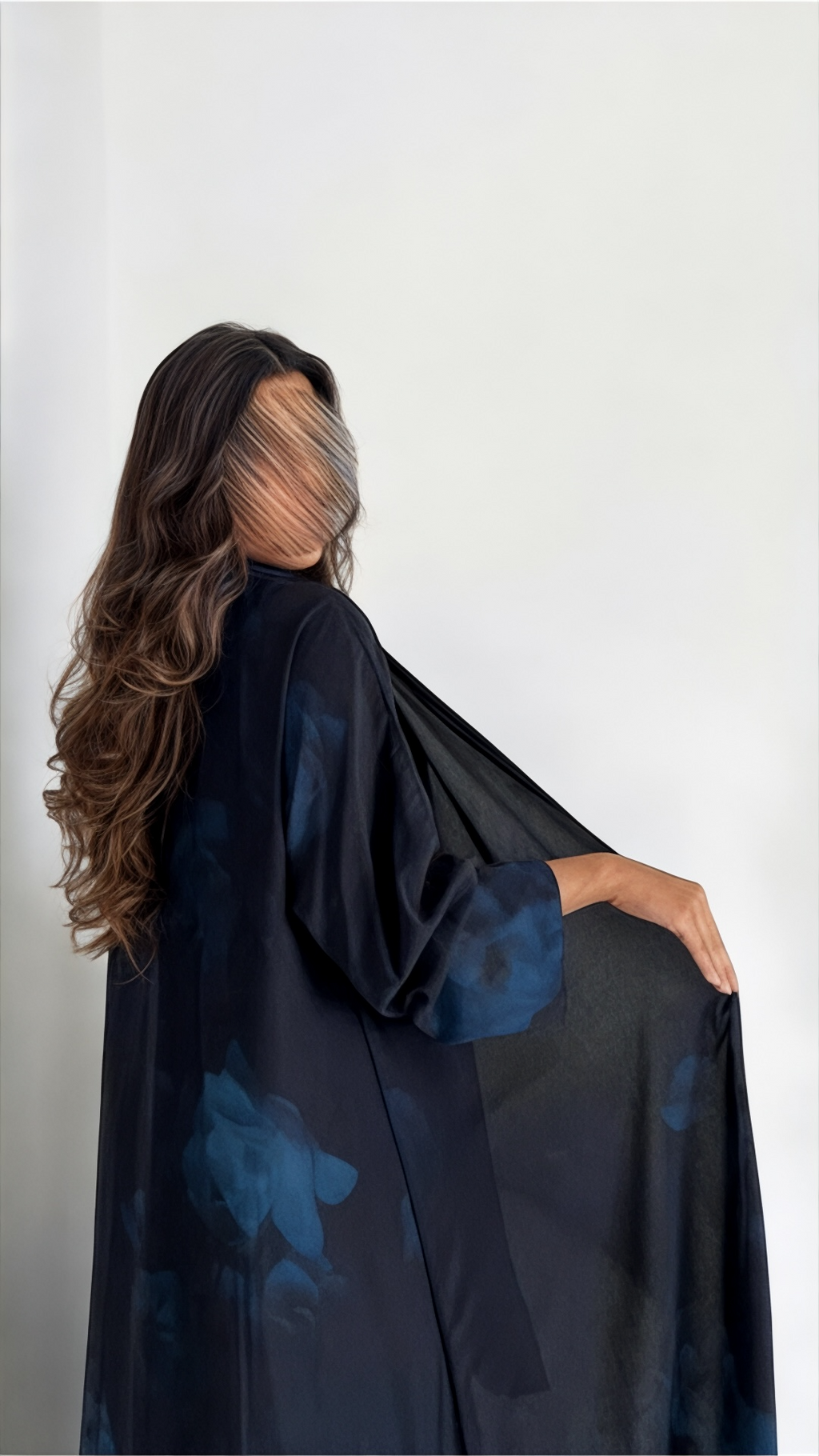 عبايه شيفون مطبوع ورود زرقاء