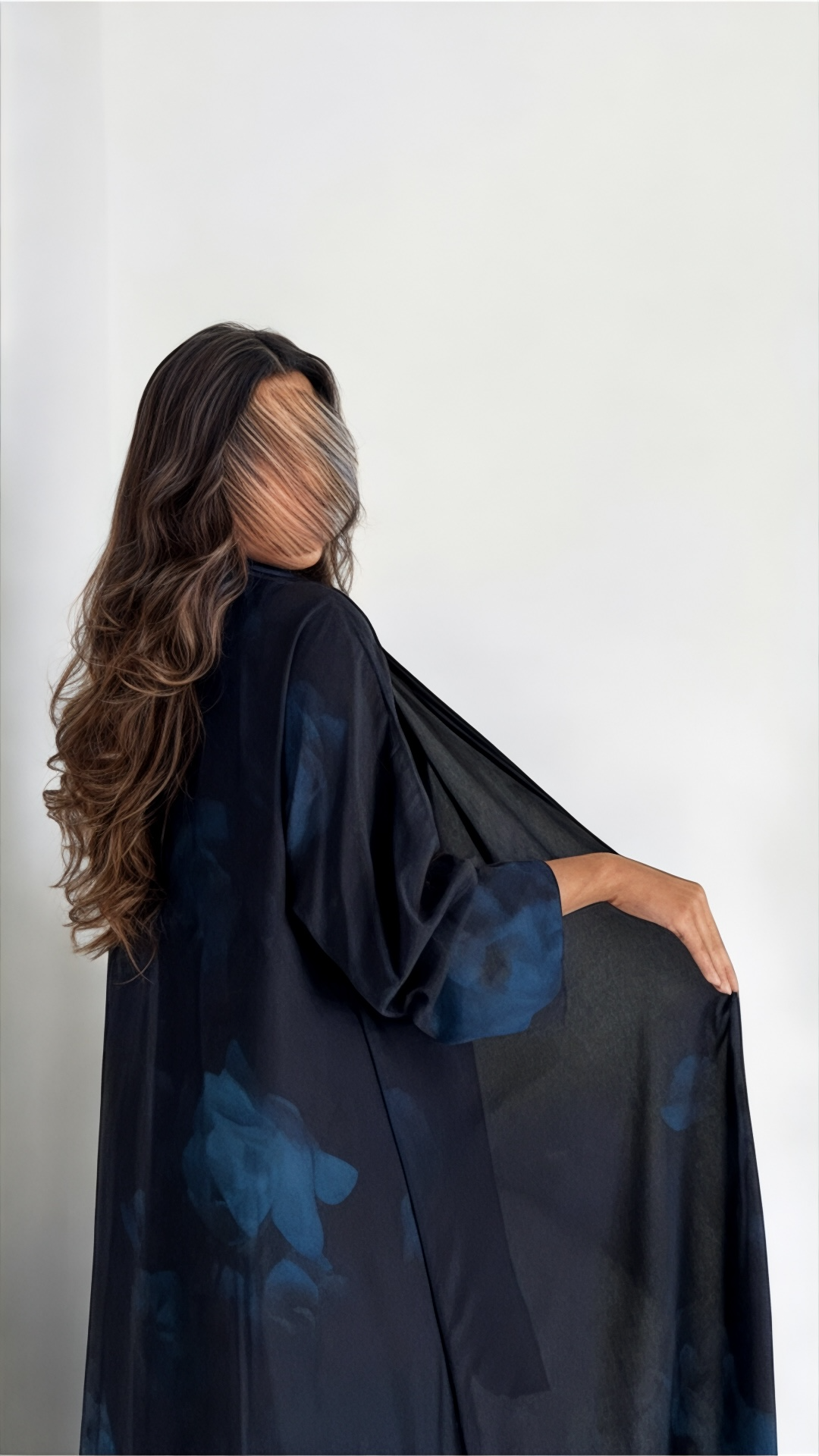 عبايه شيفون مطبوع ورود زرقاء