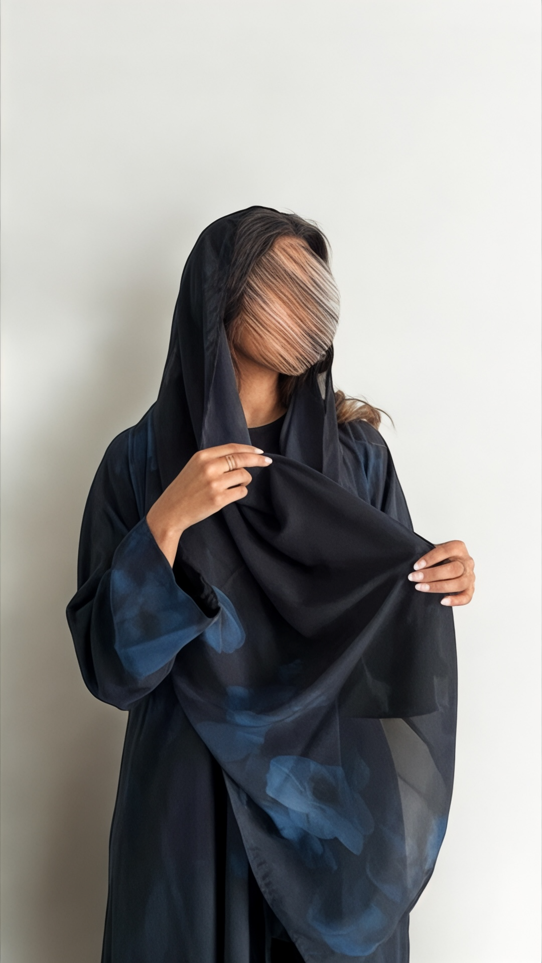 عبايه شيفون مطبوع ورود زرقاء