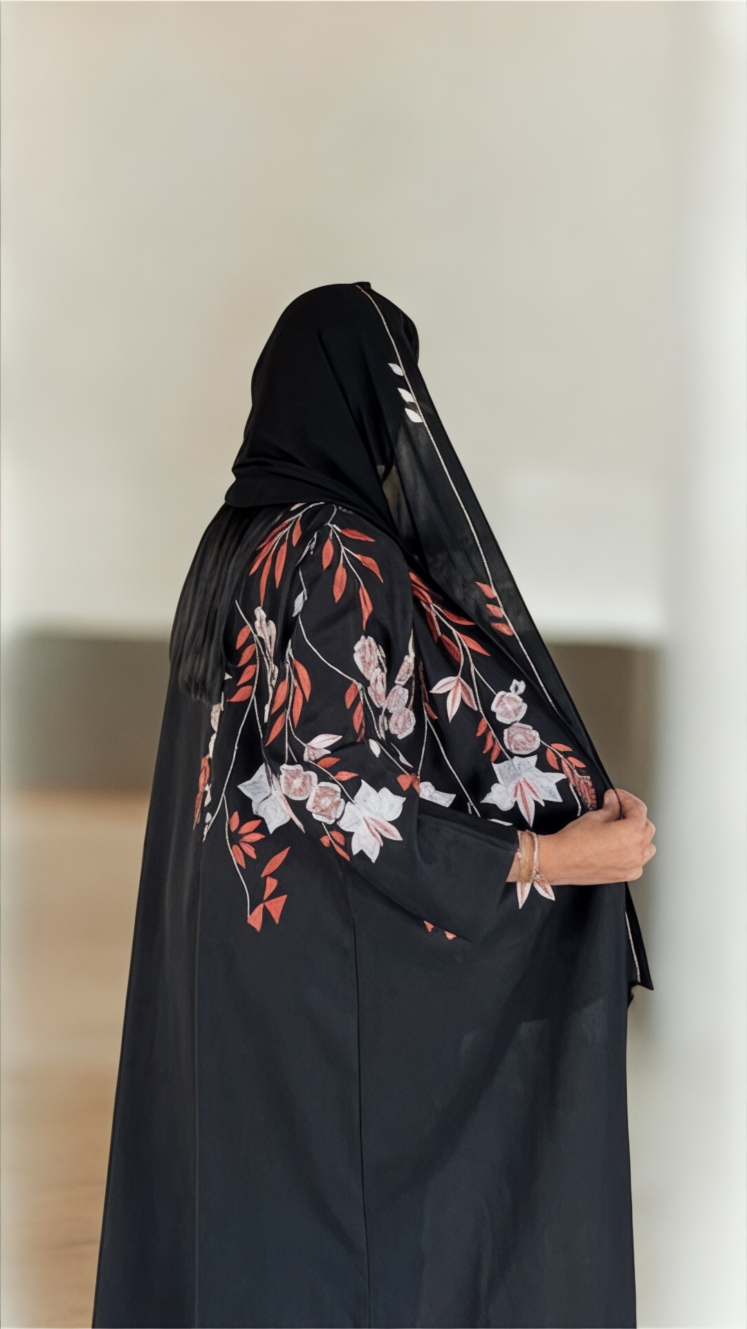 عبايه منميت تطريز يدوي