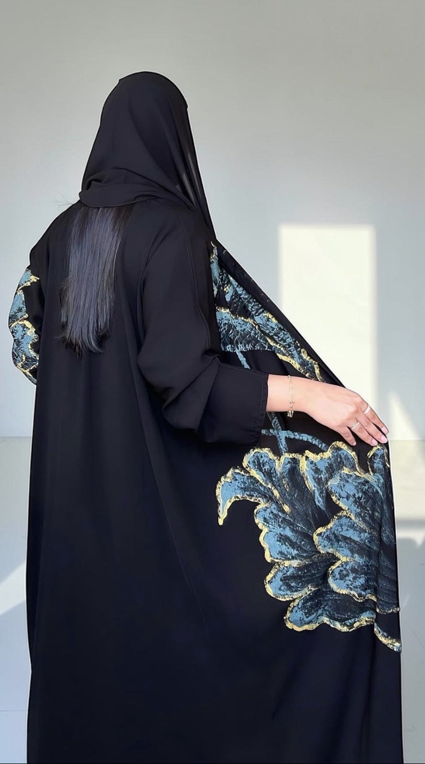 عبايه كوستم برسم يدوي مميز AM04
