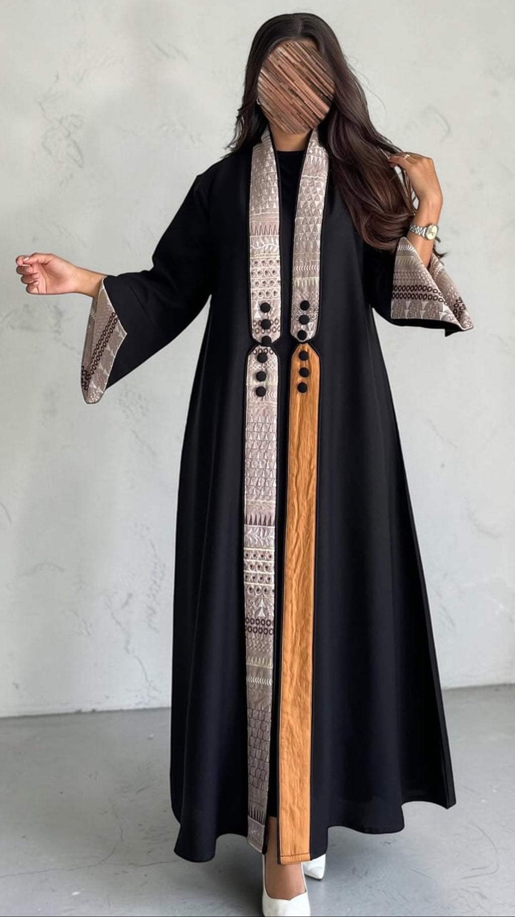 عبايه بتطريز بحريني للأكمام