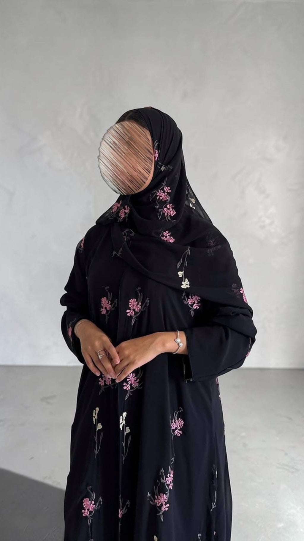 عبايه شيفون بتطريز كامل