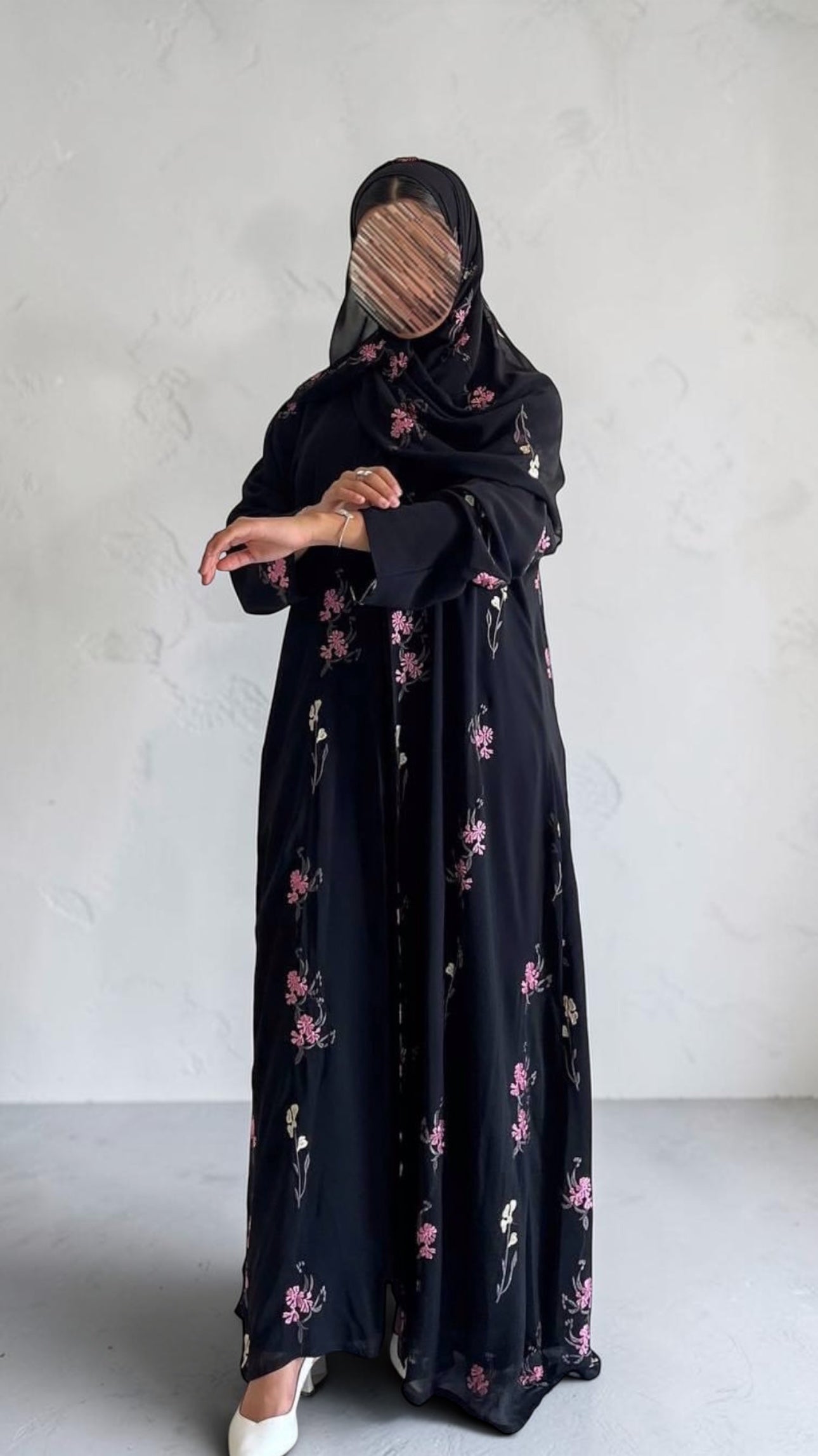 عبايه شيفون بتطريز كامل