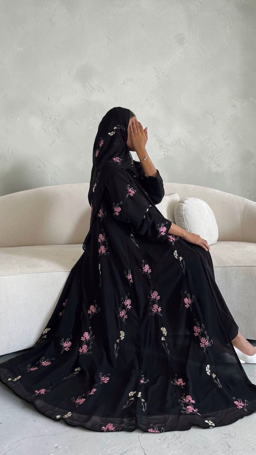 عبايه شيفون بتطريز كامل