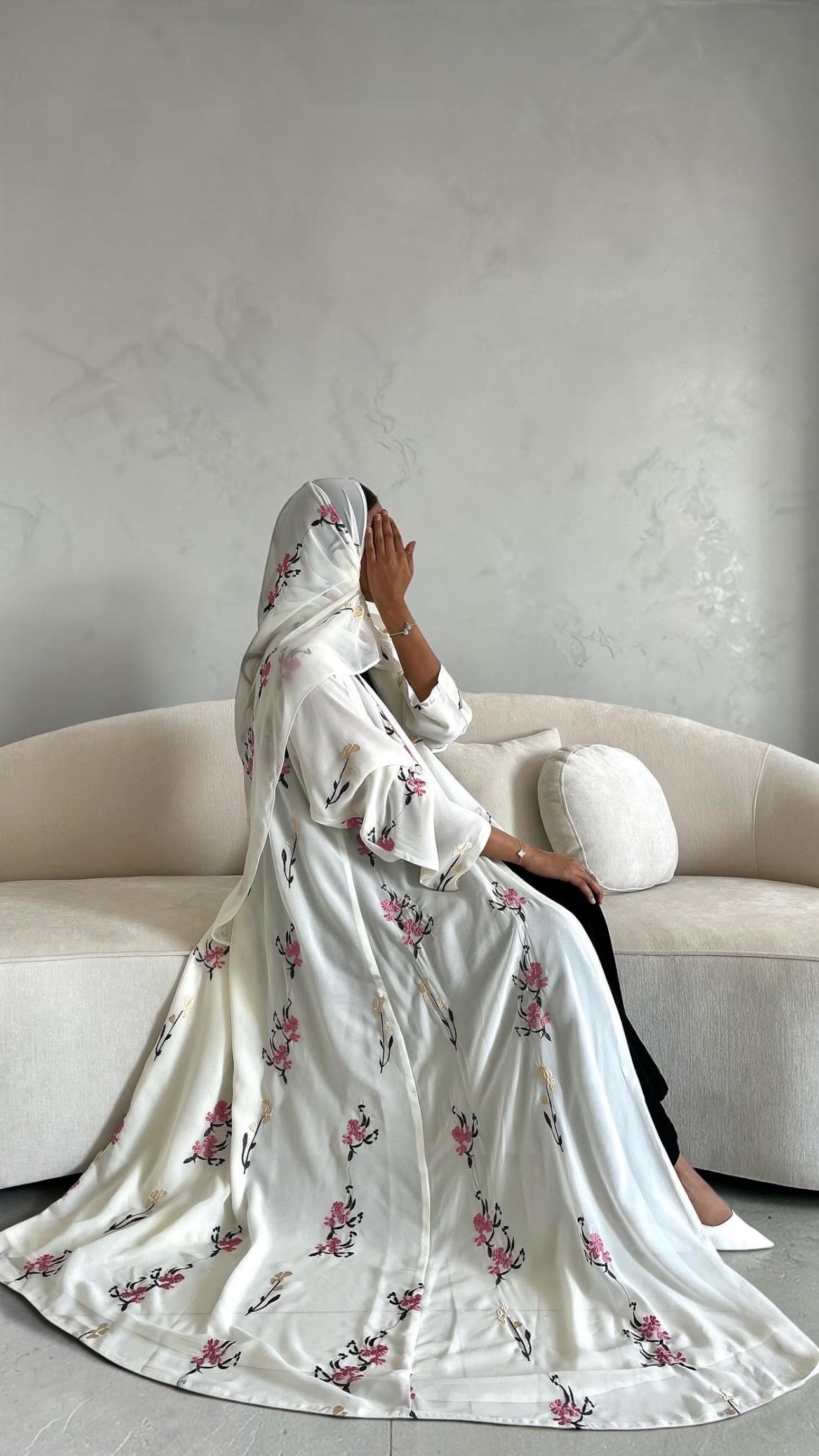 عبايه شيفون بيضا بتطريز كامل