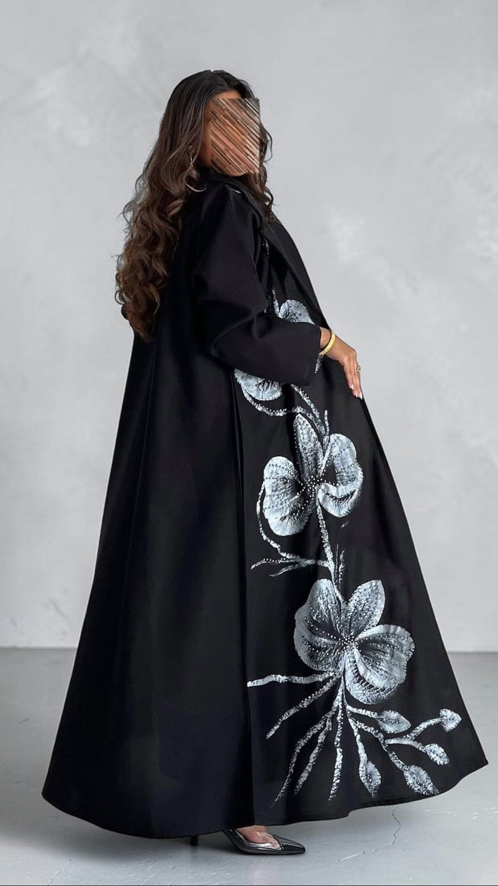 عبايه برسم يدوي مميز مع شك