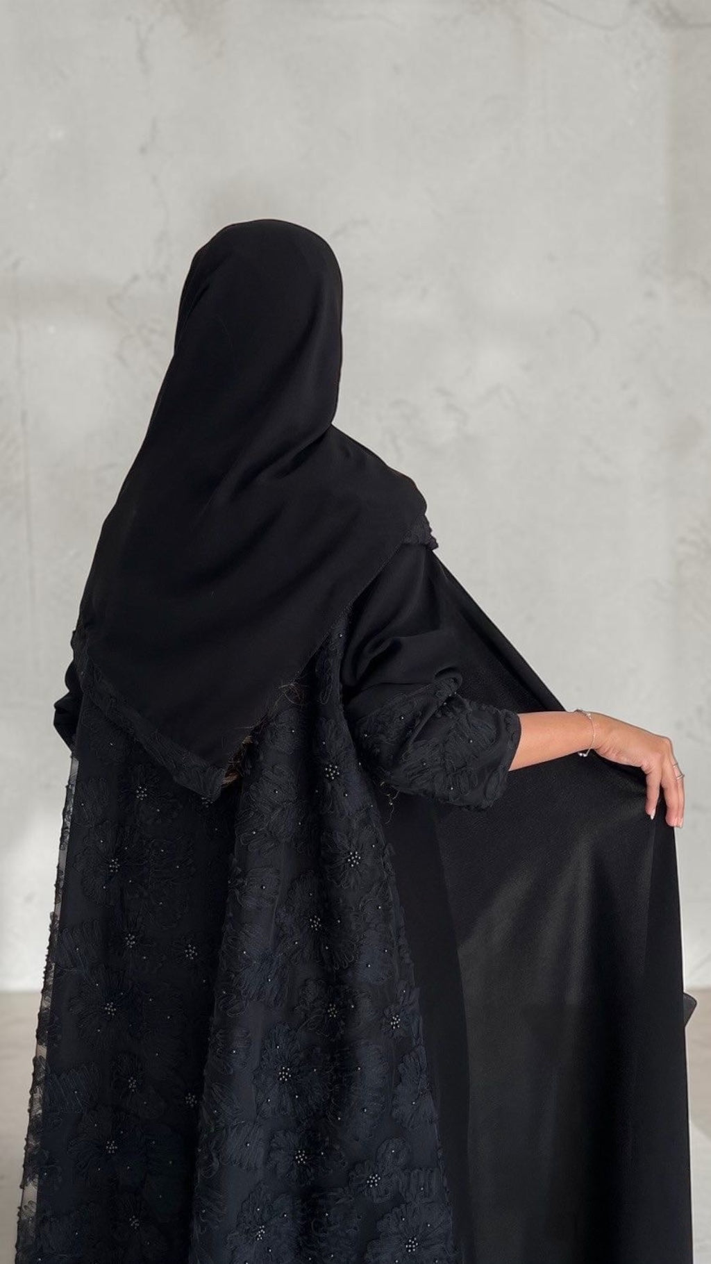 عبايه بورود بارزه ولمعه لولو