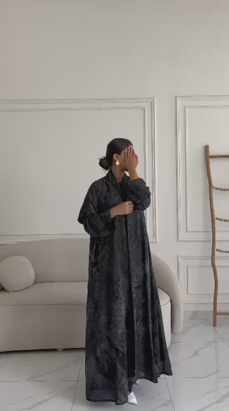 عبايه شيفون رصاصي مطبوع (قابله للبس من الجهتين)