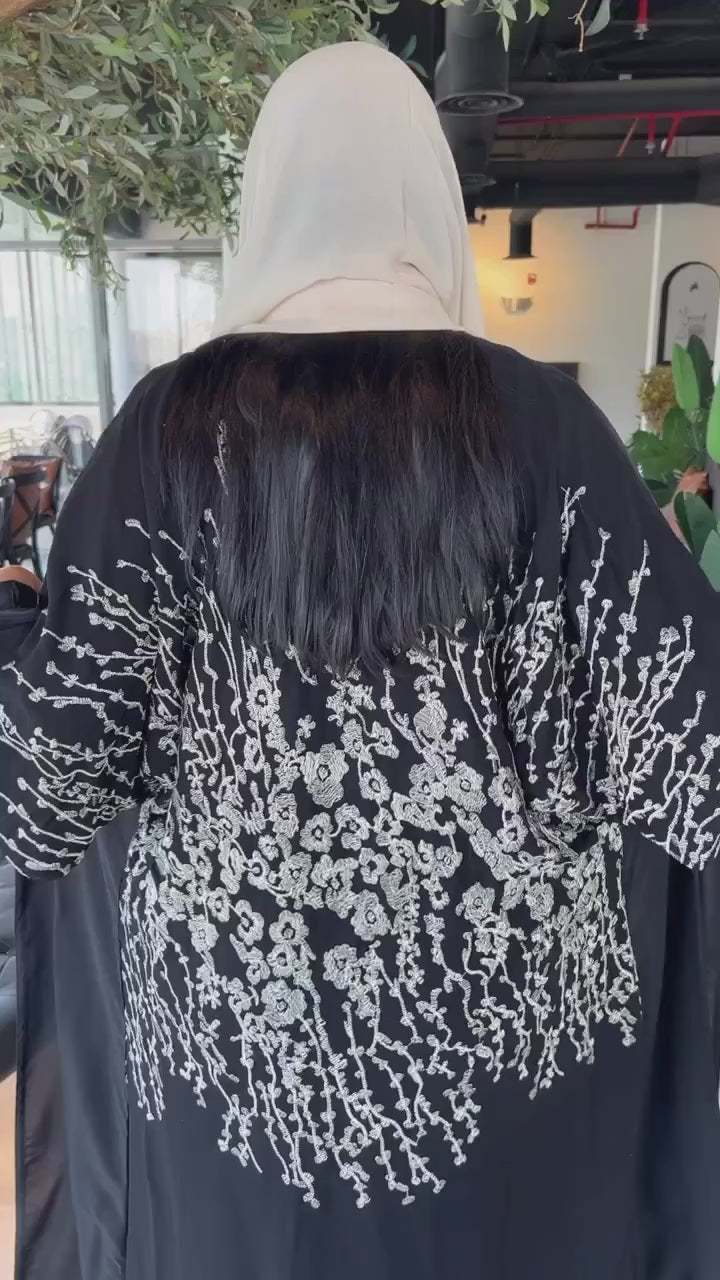 شيفون بتطريز من الخلف