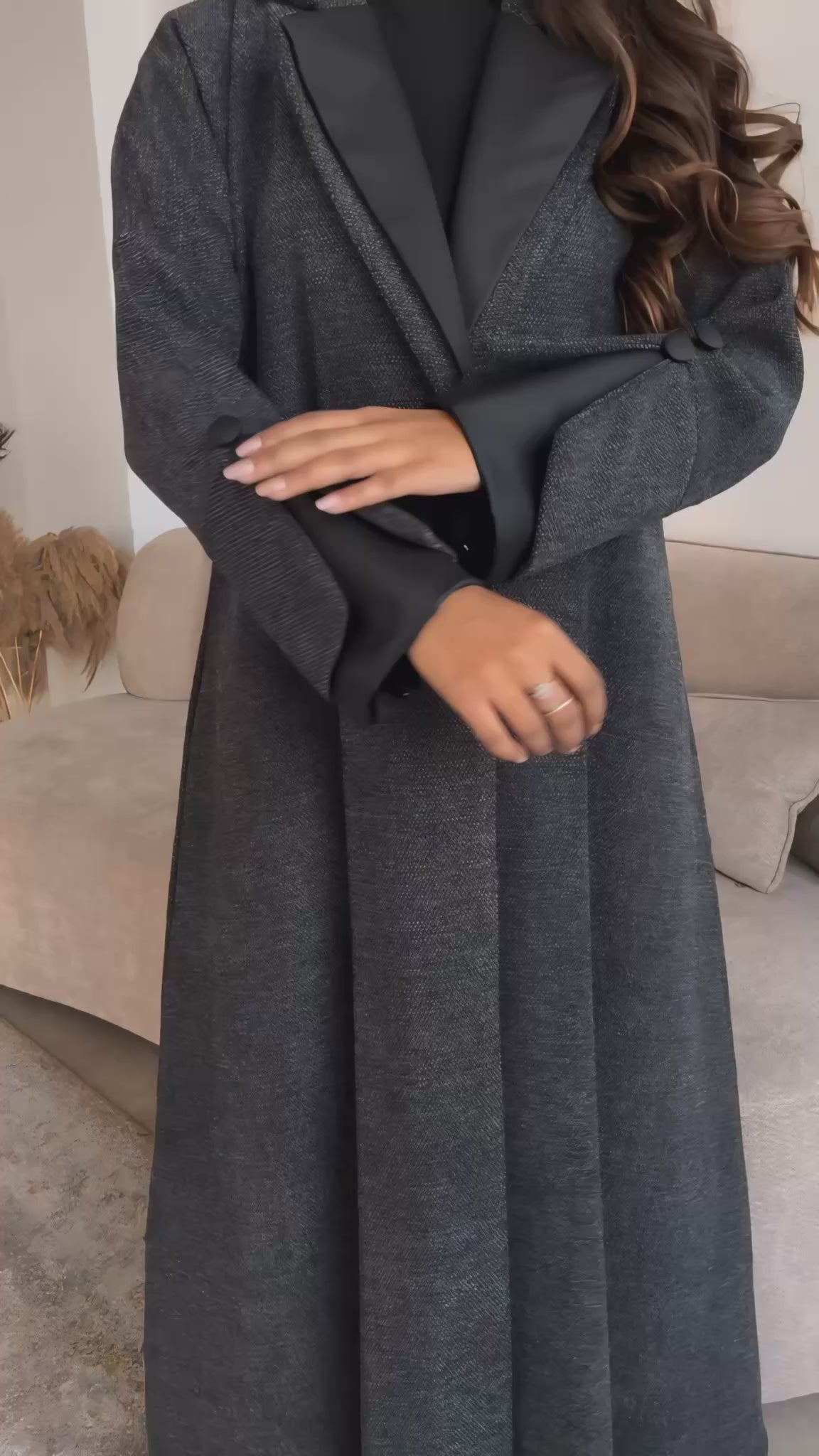 عبايه شتويه رصاصي مع تدخيلات جلد