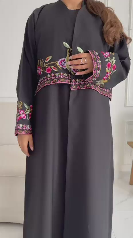 عبايه كريب ملكي مع تطريز ڤست