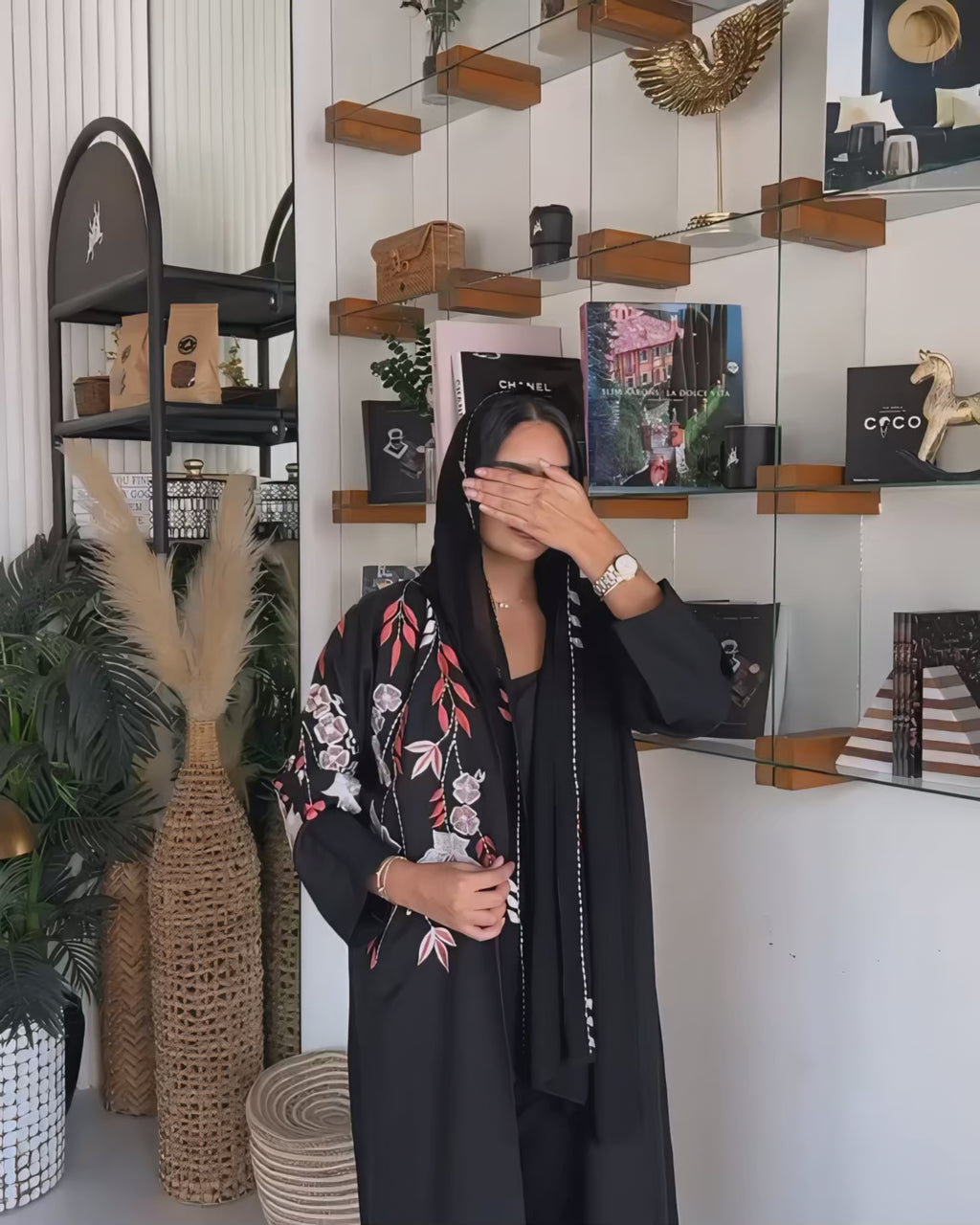 عبايه منميت تطريز يدوي