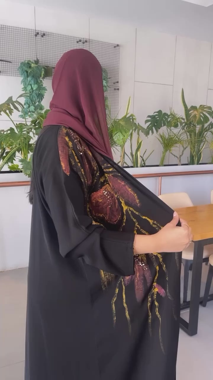 عبايه كوستم برسم يدوي عنابي AM05