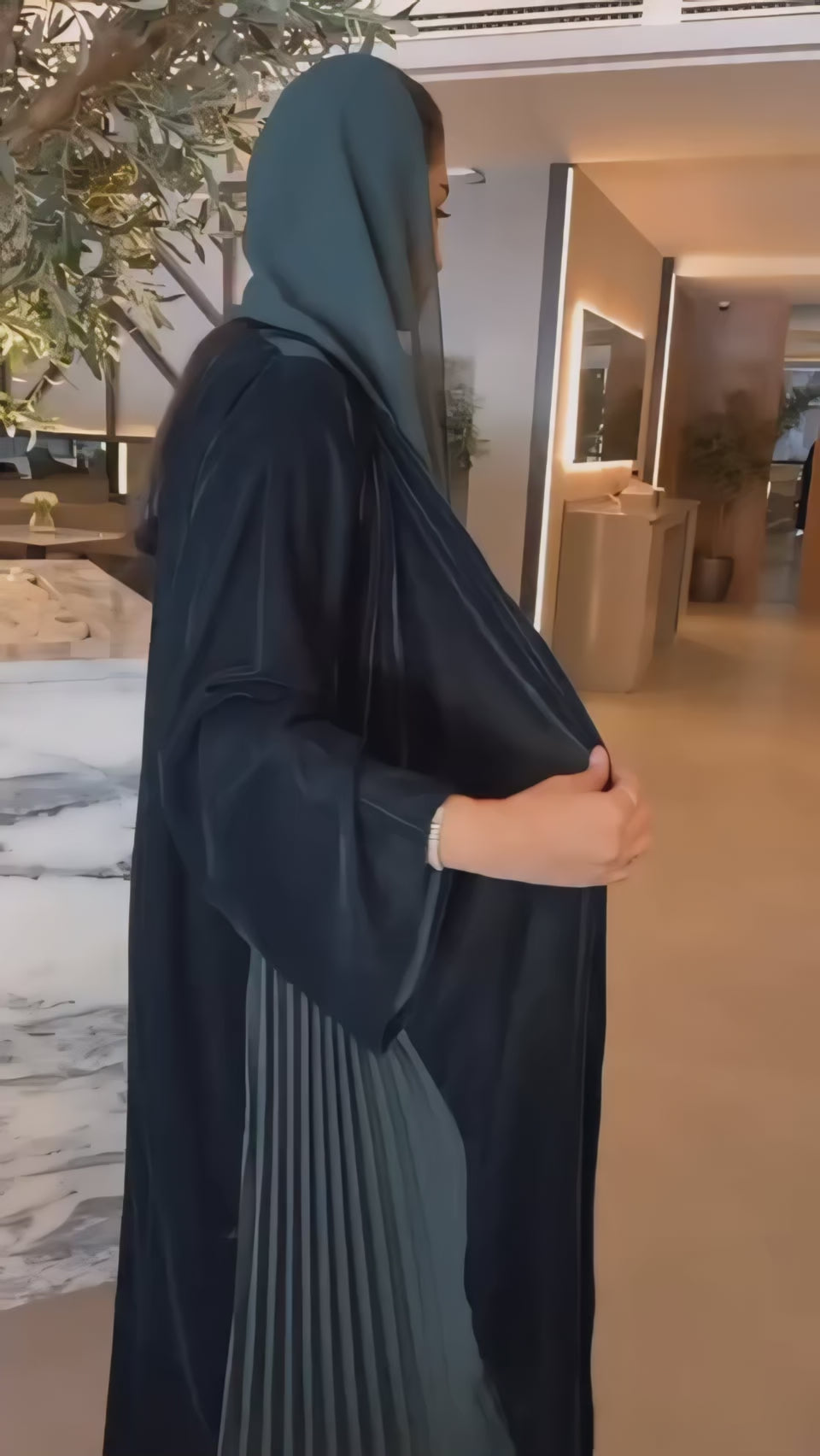 مخمل اخضر بتفاصيل كسرات كلوش