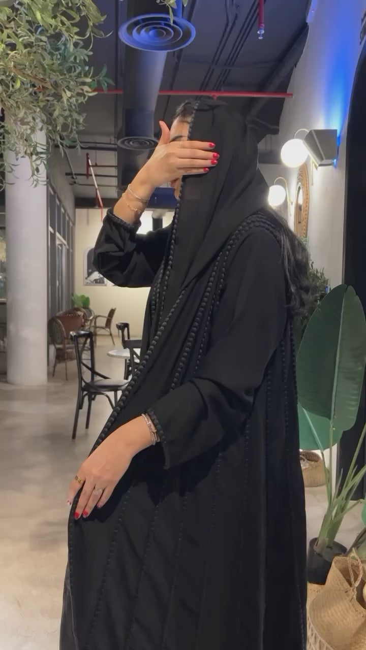 عبايه سوده كلوش
