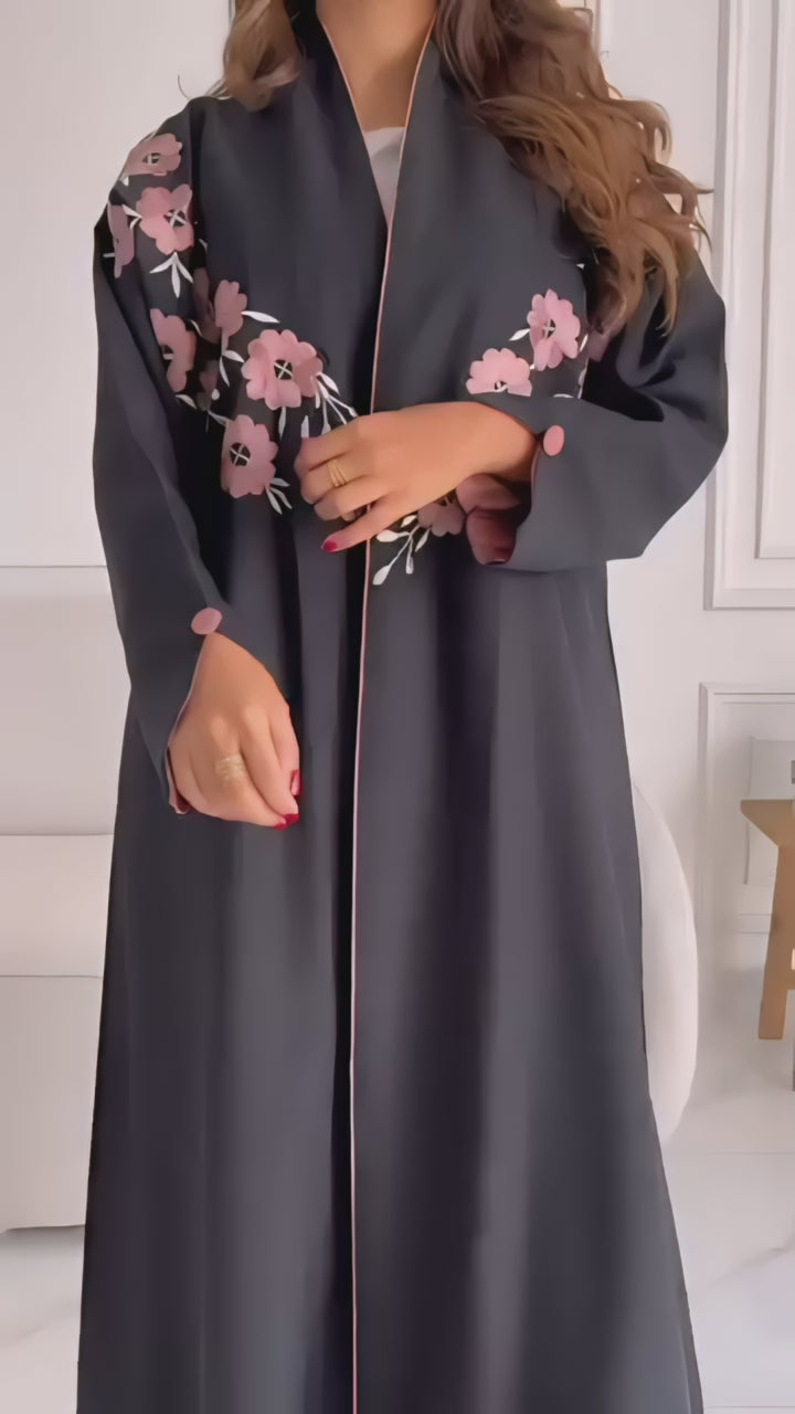 عبايه بتطريز وردي ناعم