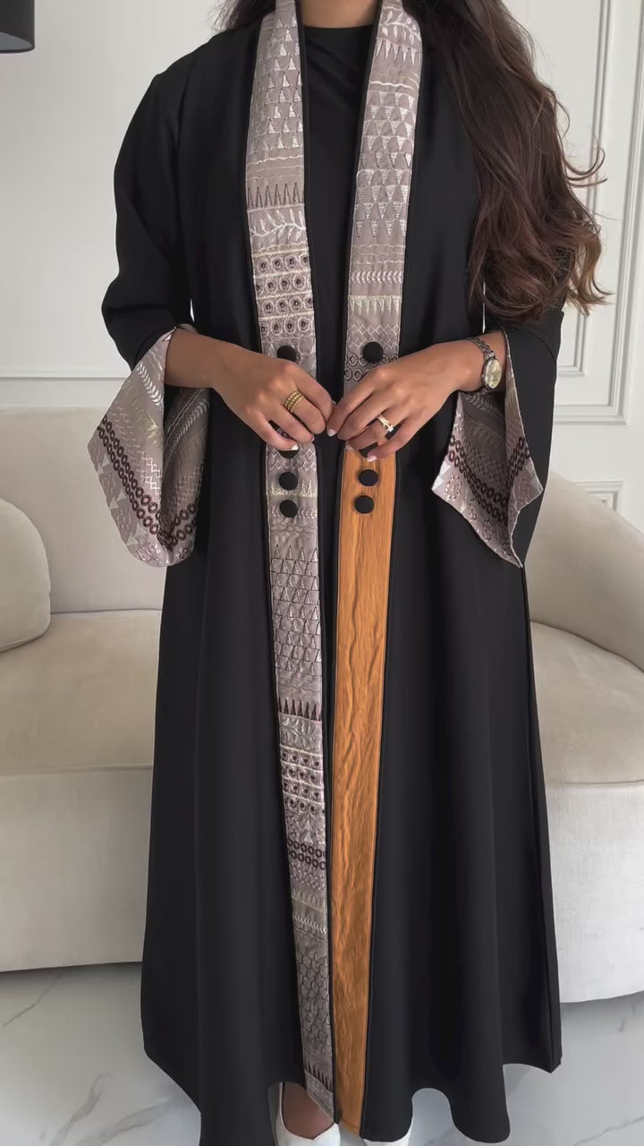 عبايه بتطريز بحريني للأكمام