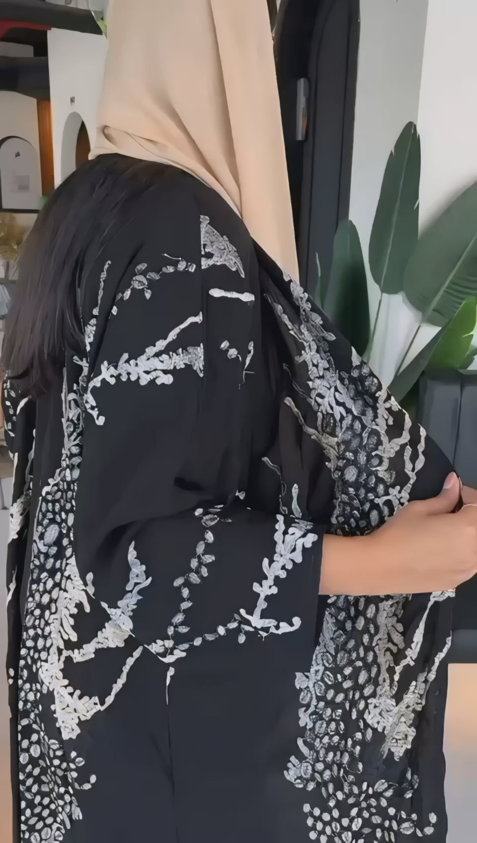 عبايه شيفون تطريز كمبيوتر فضي وذهبي